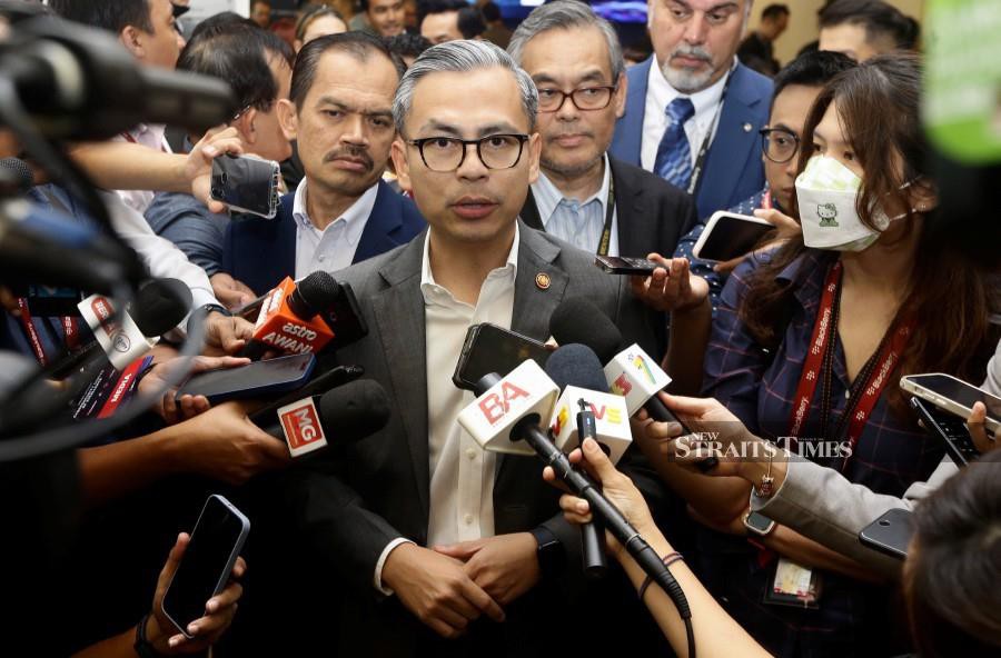 A meeting on the dual 5G network model is expected to be held within the next week, said Communications Minister Fahmi Fadzil. NSTP/MOHD FADLI HAMZAH