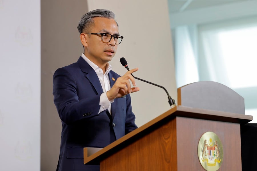 PUTRAJAYA: Communications Minister Fahmi Fadzil said that during today's cabinet meeting, Prime Minister Datuk Seri Anwar Ibrahim clarified that Asia Mobility had only provided the "proof of concept" for the Selangor Demand Responsive Transit (DRT) pilot project. — BERNAMA 