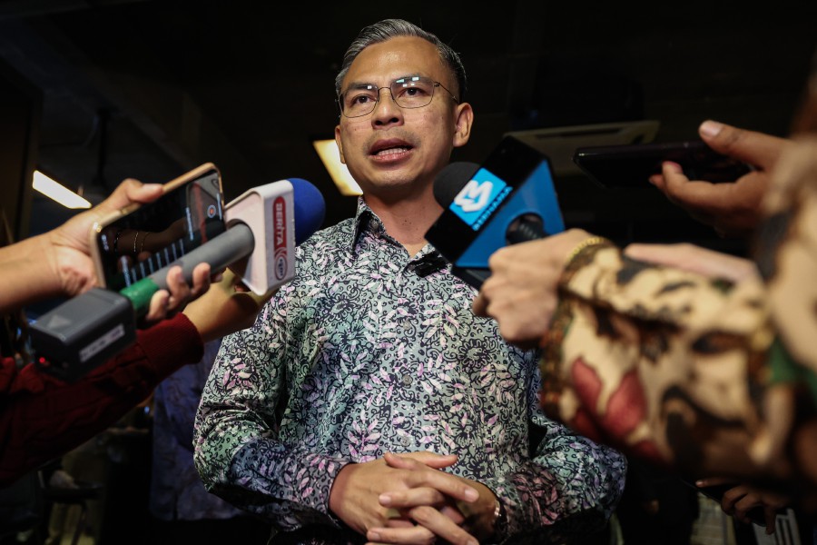 No police reports have been lodged so far despite claims that some parties have been threatened and offered bribes to express their support for Prime Minister Datuk Seri Anwar Ibrahim, said Communications and Digital Minister Fahmi Fadzil. - Bernama pic