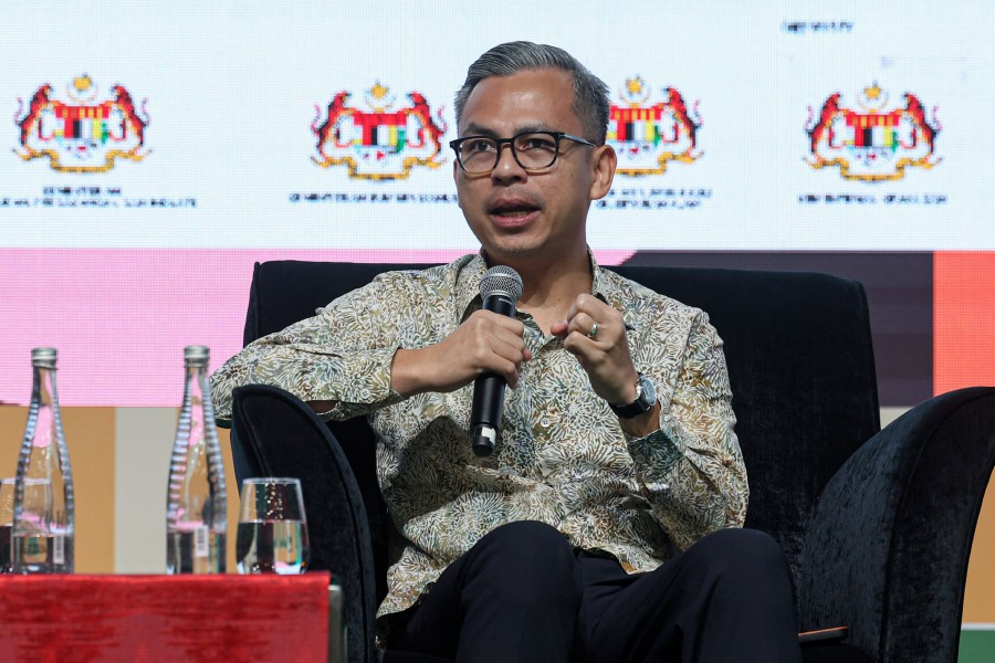 Communications Minister Fahmi Fadzil has reminded influencers to self-regulate and be careful when handling podcasts or uploading content on social media so as not to have a negative impact on the community. - Bernama pic