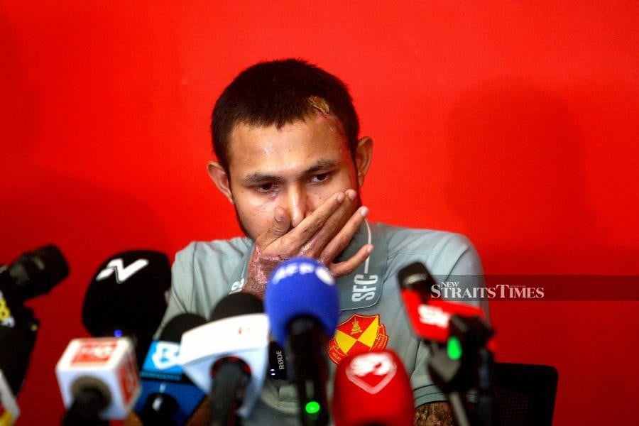 An emotional Faisal Halim said today he couldn’t even hug his four-year-old son after the national football star suffered serious injuries from an acid attack by an unknown assailant last month. NSTP/FAIZ ANUAR