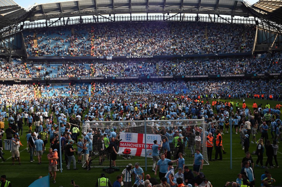 Man City Celebrate Title Glory With Win Over Chelsea, Leeds In ...