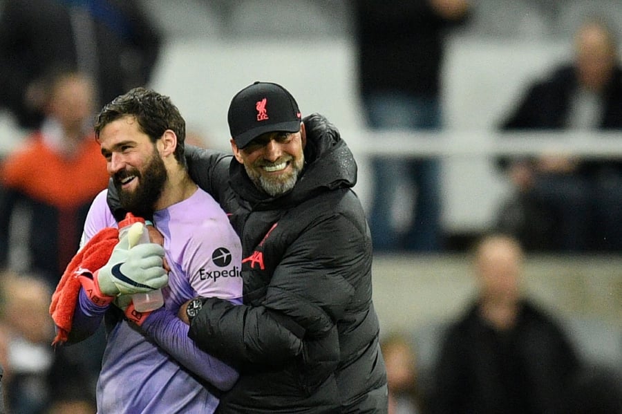 Liverpool's Alisson Becker suffers shoulder injury, out of Brazil