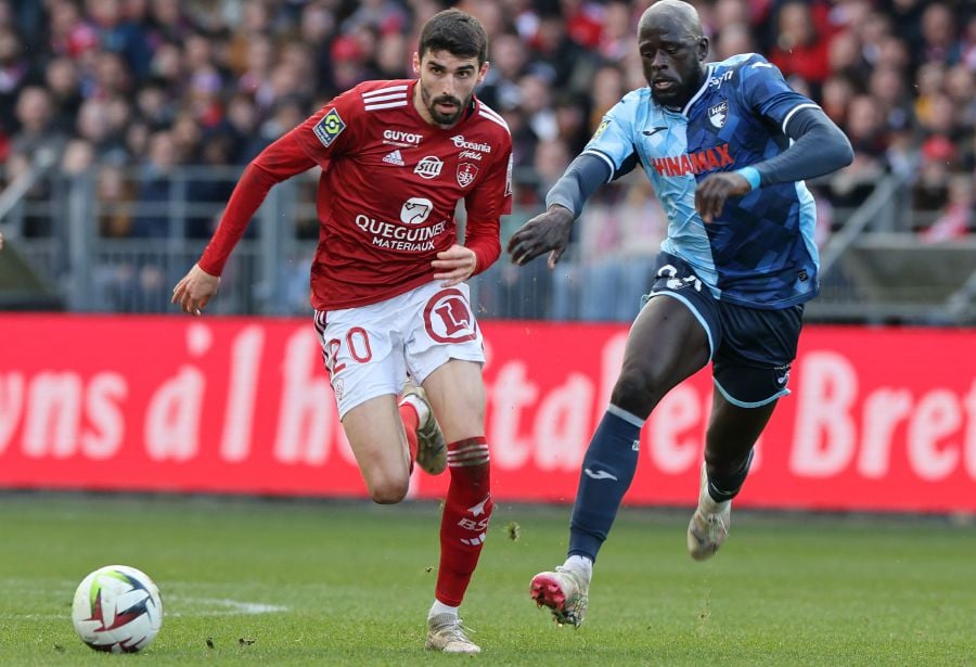Brest's French midfielder #20 Pierre Lees-Melou (L) fights for the ball with Le Havre's French midfielder #94 Abdoulaye Toure during the French L1 football match between Stade Brestois 29 (Brest) and Le Havre AC at Stade Francis-Le Ble.- AFP pic