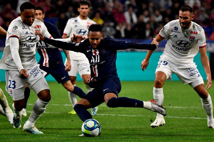 Neymar Saves Psg To Send French Champions Three Points Clear New