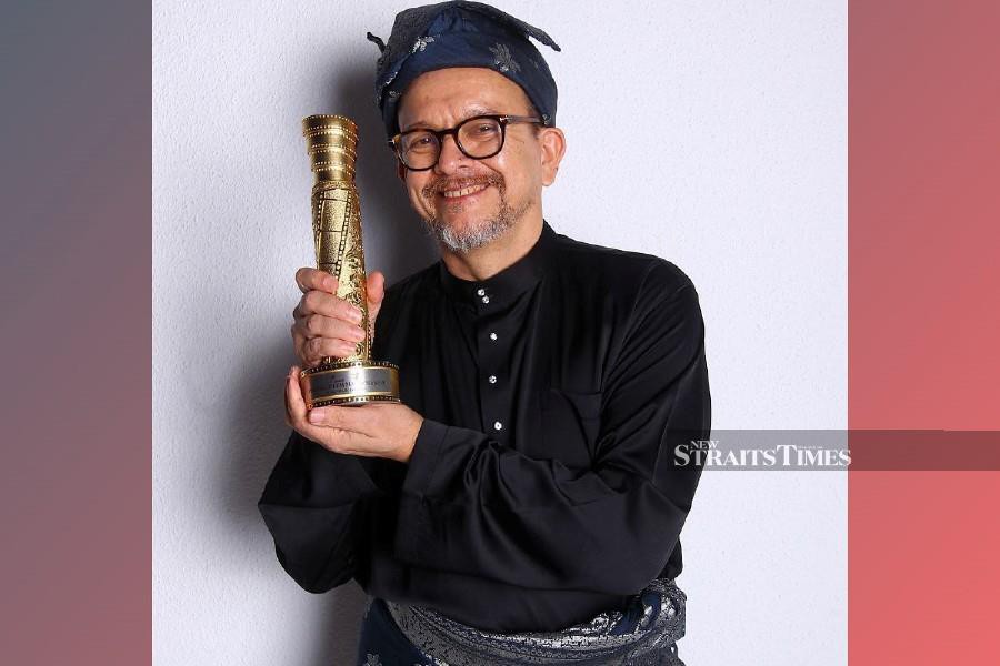 Datuk Zahim Albakri won Most Promising Director for Spilt Gravy at FFM32.