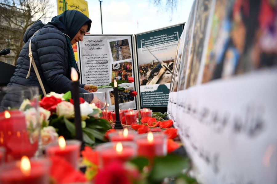 (FILES) In this file photo taken on January 10, 2020 demonstrators from the Anglo-Iranian Communities in the UK attend a vigil opposite the gates of 10 Downing Street in central London for the victims of the Ukrainian airliner which crashed on January 8, killing all 176 onboard, shortly after taking off from Tehran's Imam Khomeini airport. -(Photo by Ben STANSALL / AFP)