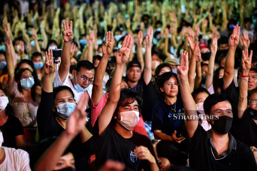 Thai youths vow to continue anti-government protests