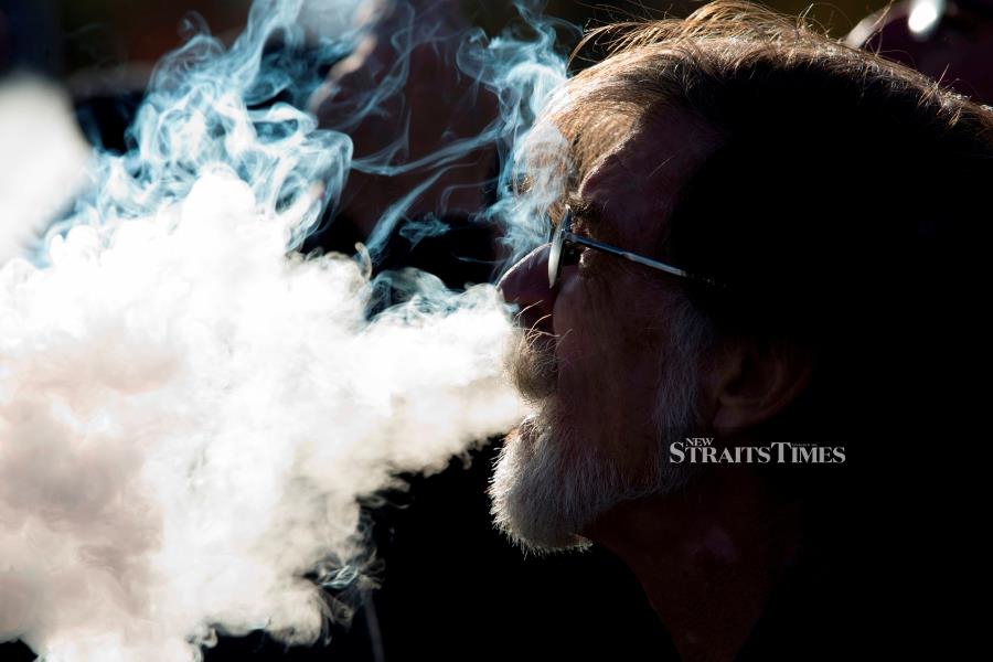 UK bans e cigarette ads on Instagram other social media