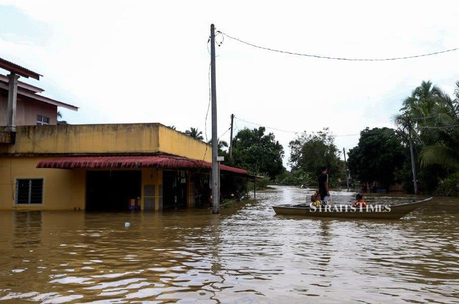 This year’s deluge appears to want to beat it. In Kelantan, it is said to have done so. Rivers are swollen, drains are clogged and rain is continuing to fall. The Meteorological Department is predicting more downpours in the east coast. - NSTP/ NIK ABDULLAH NIK OMAR