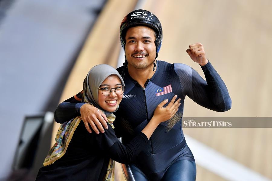 Fadhil Zonis will not be defending his 1km time trial (1km TT) gold medal at the Asian Track Cycling Championships (ACC) in New Delhi tomorrow, and has also withdrawn from today's keirin after picking up a virus. - NSTP file pic