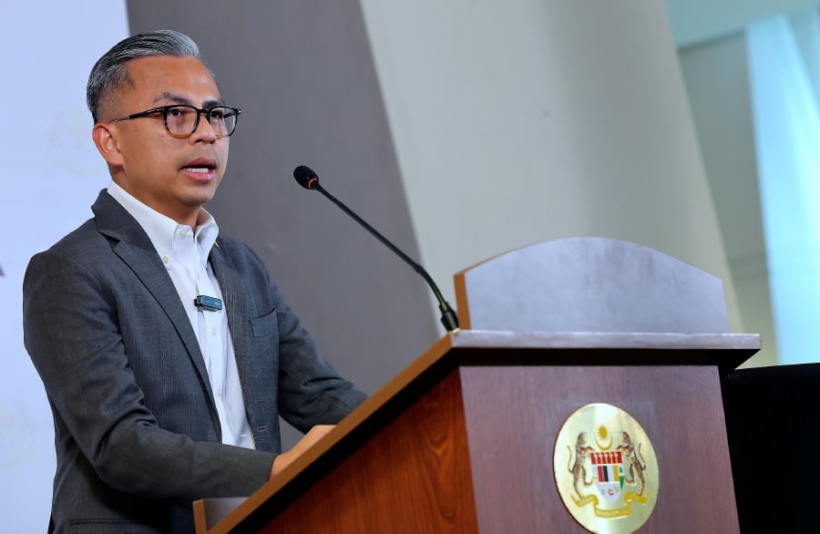 Communications Minister Fahmi Fadzil advised the public to exercise caution amidst the rising prevalence of online investment frauds and social media slander, to prevent being victimised by these deceptive practices. - Bernama pic