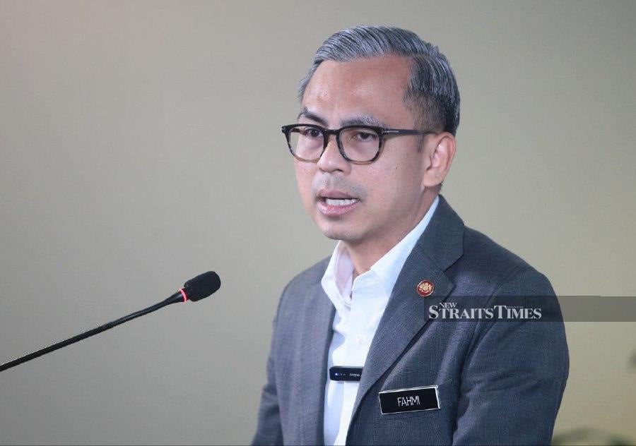 Communications Minister Fahmi Fadzil has expressed confidence in the ongoing by-election campaign for the Kuala Kubu Baharu seat, noting a lack of momentum and fresh ideas from the opposition. - NSTP/GENES GULITAH