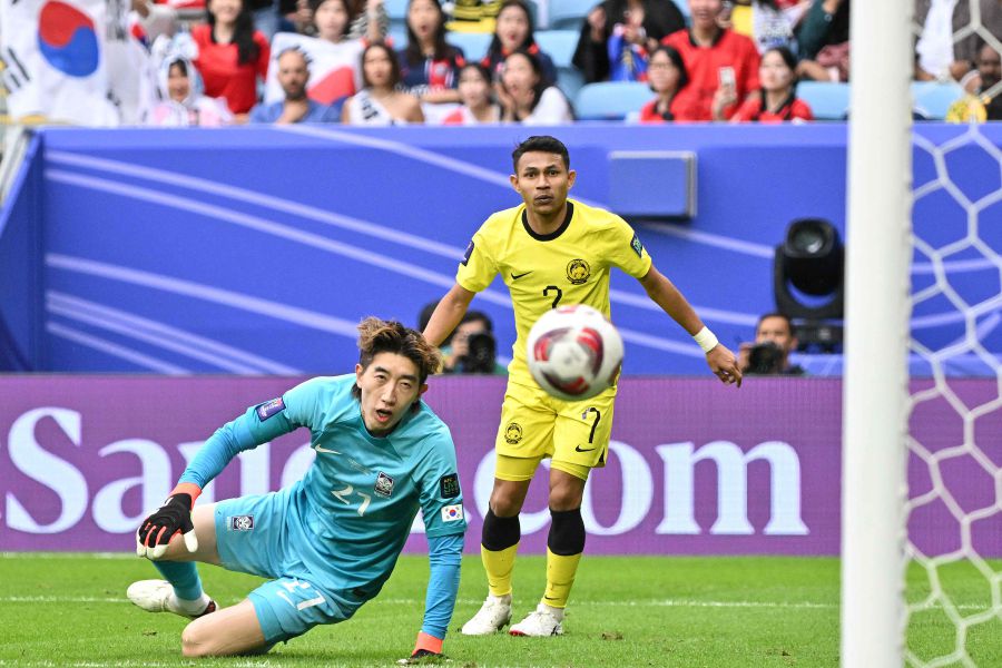 Malaysia's forward Faisal Halim scores his team's first goal as South Korea's goalkeeperJo Hyeon-woo watches during the Qatar 2023 AFC Asian Cup Group E football match between South Korea and Malaysia at Al-Janoub Stadium in al-Wakrah, south of Doha. - AFP pic