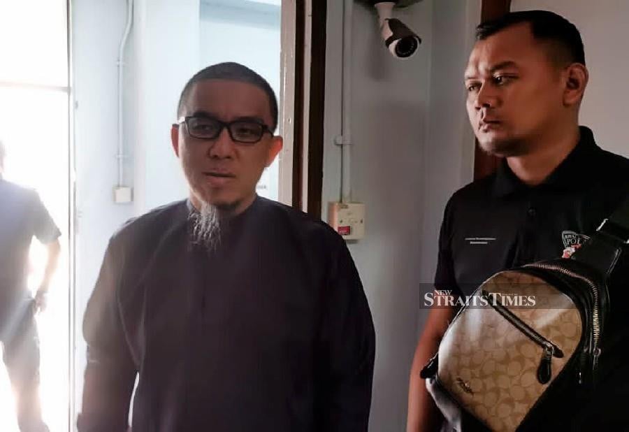 Independent preacher Firdaus Wong Wai Hung revealed today that he sighted several lewd text messages and pictures, allegedly sent by celebrity preacher Ebit Lew via Whatsapp to a victim’s mobile phone. - NSTP/ YUN MIKAIL