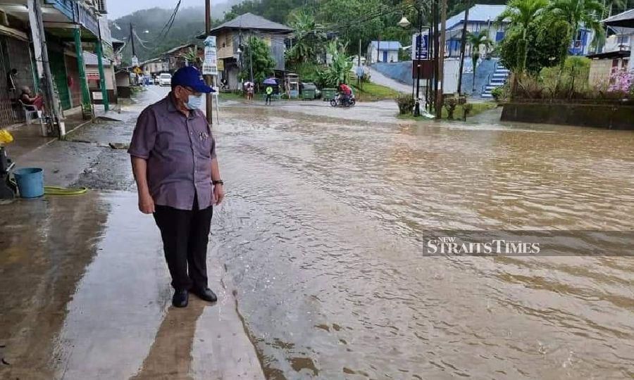 Sungai Lembing assemblyman Datuk Md Sohaimi Mohamed Shah monitoring the receding flood waters in the town area yesterday. - Pix courtesy of Fire and Rescue Dept