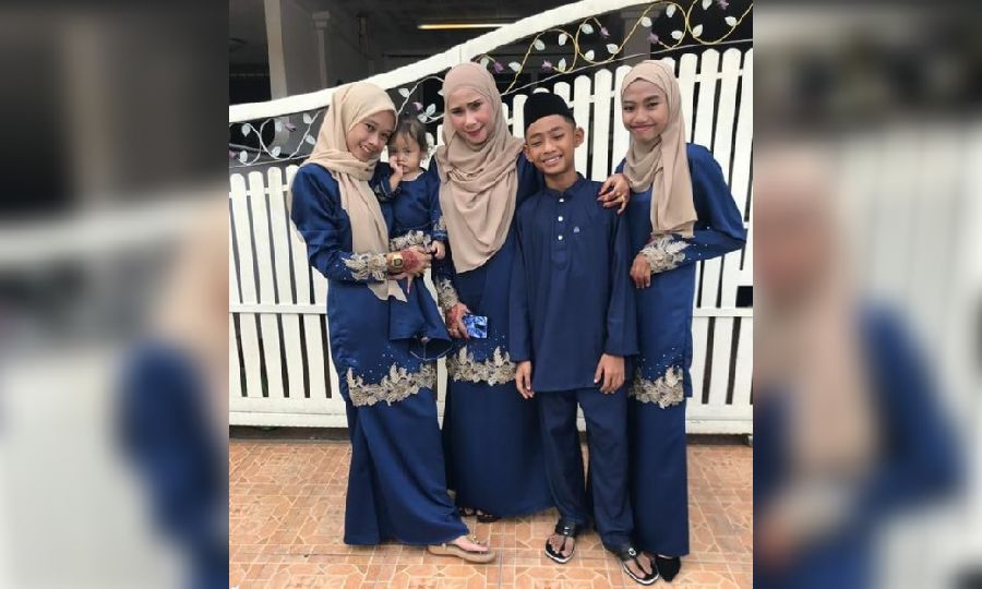 Rabitah Hamed (centre) with her three children and grandchild in a photo taken during Aidilfitri in 2019. Her children are (from left) Rushaniena Izani, 26, (holding her newborn baby), Rafiq Afif Rusman, 14, (2nd from right) and Ridwana Ardini, 19, (far right).  Pic courtesy of Rabitah Hamed's family.