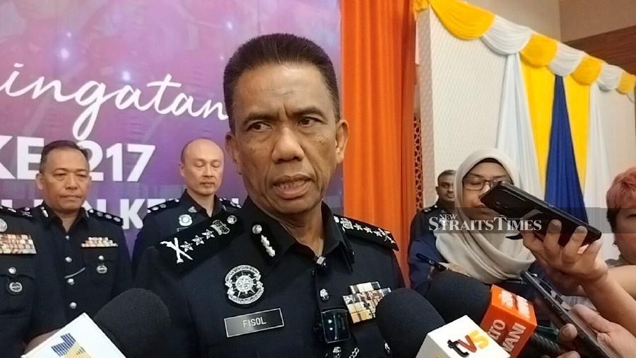ALOR SETAR: Kedah police chief Datuk Fisol Salleh (Pic) said he did not rule out the possibility that criminals would take the opportunity to carry out smuggling of goods such as firecrackers, diesel oil and petrol during the Ramadan and Aidilfitri period. — STR/ZULIATY ZULKIFFLI
