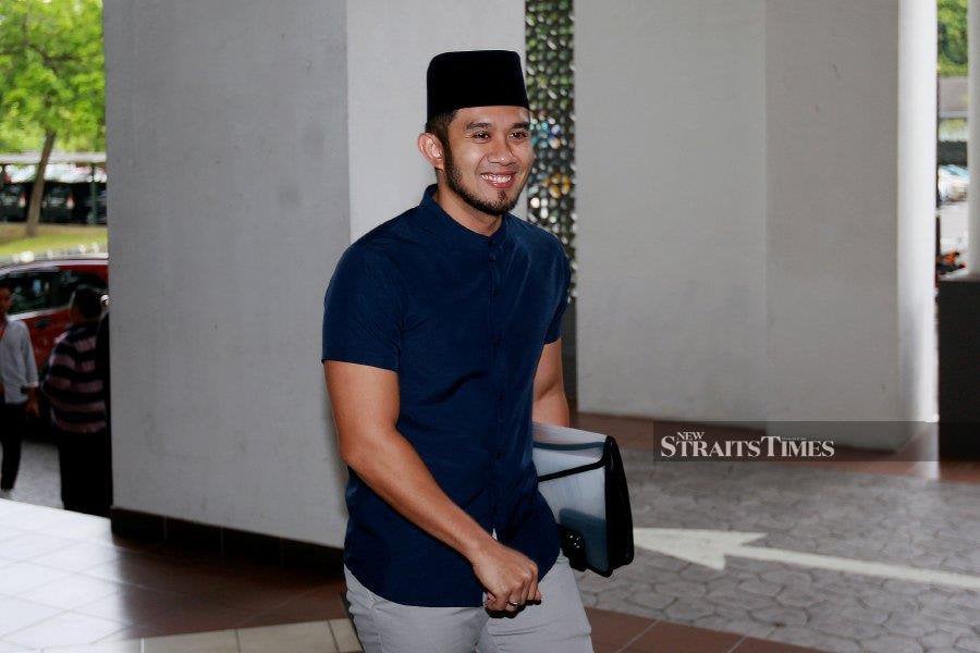  Fizi Ali is allowed to be with his five-year-old daughter Nur Ameena. - NSTP file pic