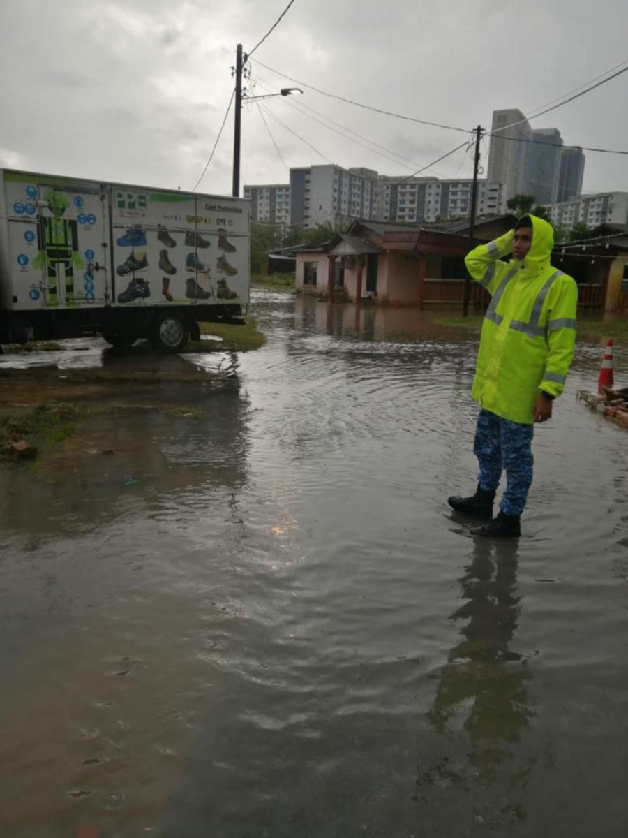 Flash Floods Hit 10 Areas In Johor Baru [NSTTV] | New Straits Times ...