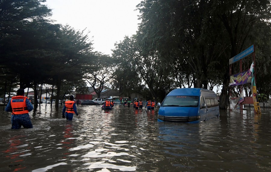 Here, on our Malaysian soil, we have been watching news feeds carrying painful images of Mother Nature’s wrath in the Klang Valley and other parts of the country since Saturday. - Bernama pic