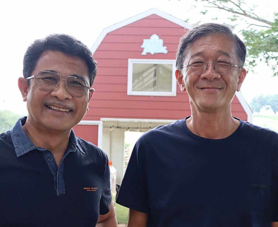  Farm Fresh founder and managing director Loi Tuan Ee with chief operating officer Azmi Zainal (left). - Courtesy pic