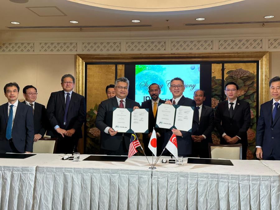Johor Plantations Group Bhd has teamed up with Fuji Oil Asia Pte Ltd, a subsidiary of the Fuji Oil Group, to develop a specialty oils and fats refinery operating on renewable energy in Osaka, Japan.