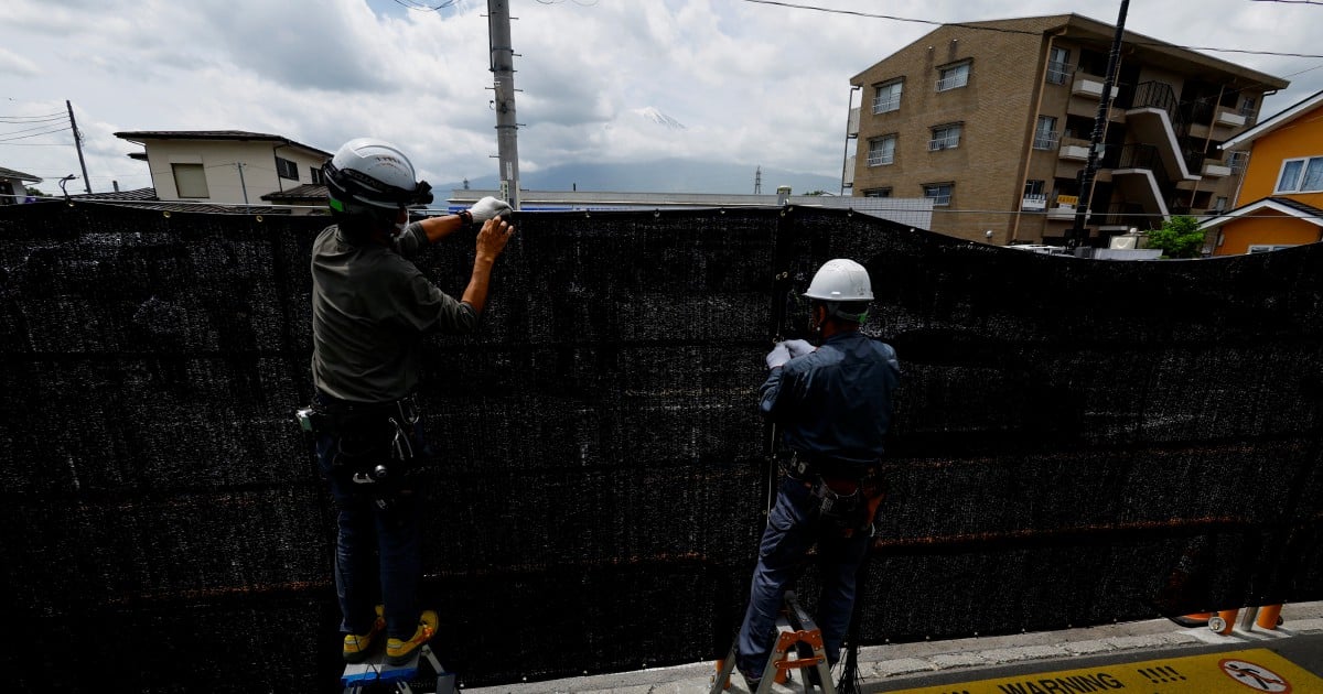 Sick Of Tourists, Japan Town Blocks View Of Mt Fuji [NSTTV] | New ...