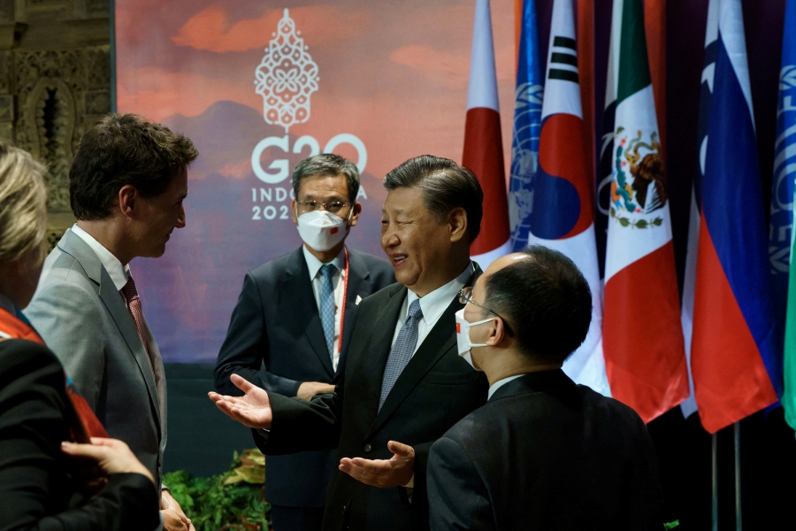 Canada's Prime Minister Justin Trudeau speaks with China's President Xi Jinping at the G20 Leaders' Summit in Bali, Indonesia. (Adam Scotti/Prime Minister's Office/Handout via REUTERS) 