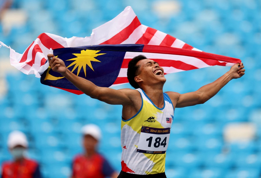 Youngster Umar Osman upset the form book by winning the Southeast Asian Games (Sea Games) men’s 400m gold medal with a new national record here today. - Reuters pic