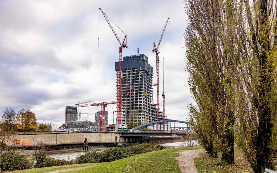 Picture taken on November 16, 2023 in Hamburg, northern Germany, shows the suspended construction site of the Elbtower, a project by Signa group, that was expected to be one of Germany's tallest buildings and was halted at the end of last October 2023. Rene Benko, one of Austria's richest people, with a net worth of 6 billion according to Forbes, has grown his Signa group into a real estate giant since founding it in 2000. But as the sector is hit by higher borrowing costs and surging material prices, a growing number of developers are filing for bankruptcy.Several Signa projects, including the construction of a landmark high-rise in Germany, have ground to a halt, making investors jittery about their money. (Photo by Axel Heimken / AFP)
