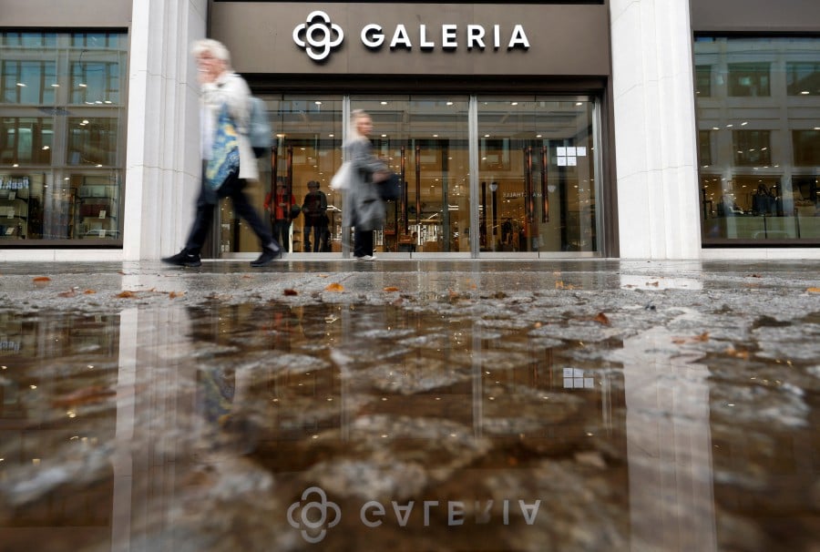 FILE PHOTO: People walk by the Galeria Karstadt Kaufhof shopping mall Tegel in Berlin, Germany November 1, 2022. REUTERS/Michele Tantussi/File Photo