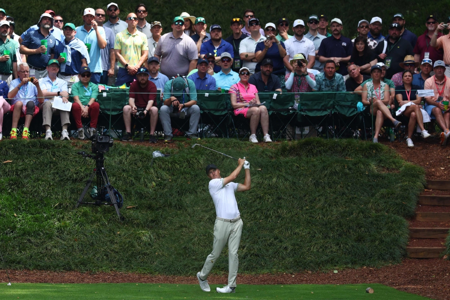 Jordan Spieth of the United States plays his shot from the ninth tee during the Par Three Contest prior to the 2024 Masters Tournament at Augusta National Golf Club in Augusta, Georgia. (Photo by Maddie Meyer / GETTY IMAGES NORTH AMERICA / Getty Images via AFP)
