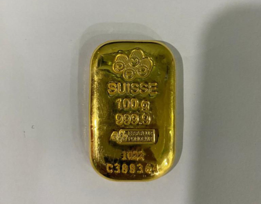 Police have arrested a woman who stole a gold bar from a jeweller here on October 30 after she had asked to examine the gold bullion or ingot on the pretext of buying it. - Pic courtesy from PDRM
