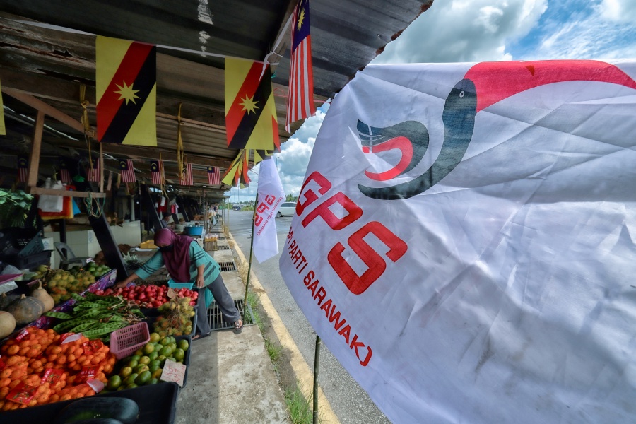 Coalitions seeking to form alliances after the 15th General Election (GE15) to secure a better majority could look to Sabah and Sarawak. - Bernama pic