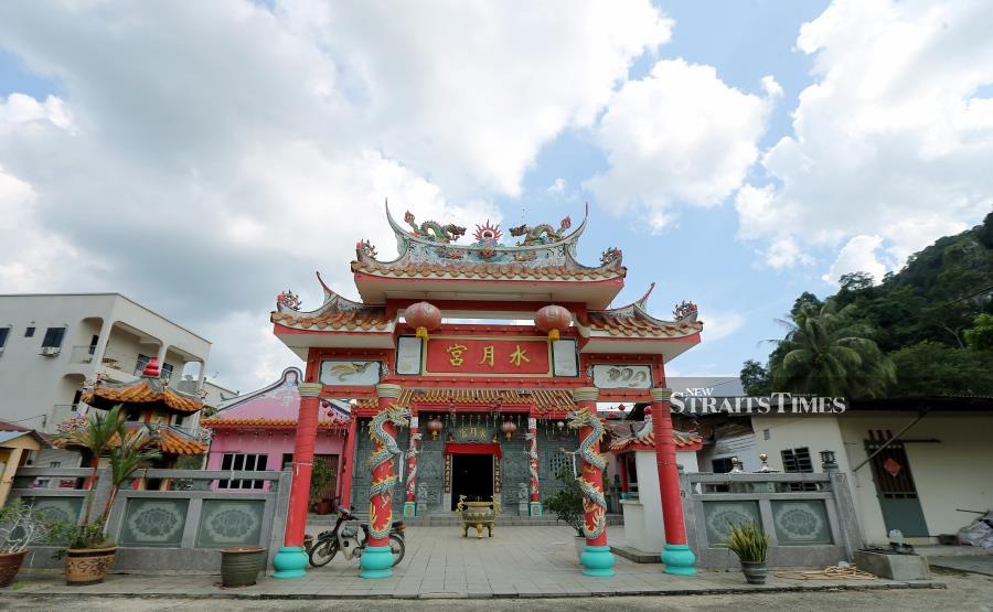 The beautiful 400-year old Shui Yue Gong Temple