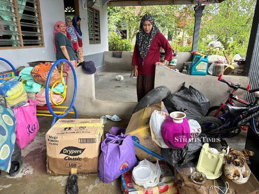 Riverbank overflow forces evacuation of 98 families in Gua Musang ...