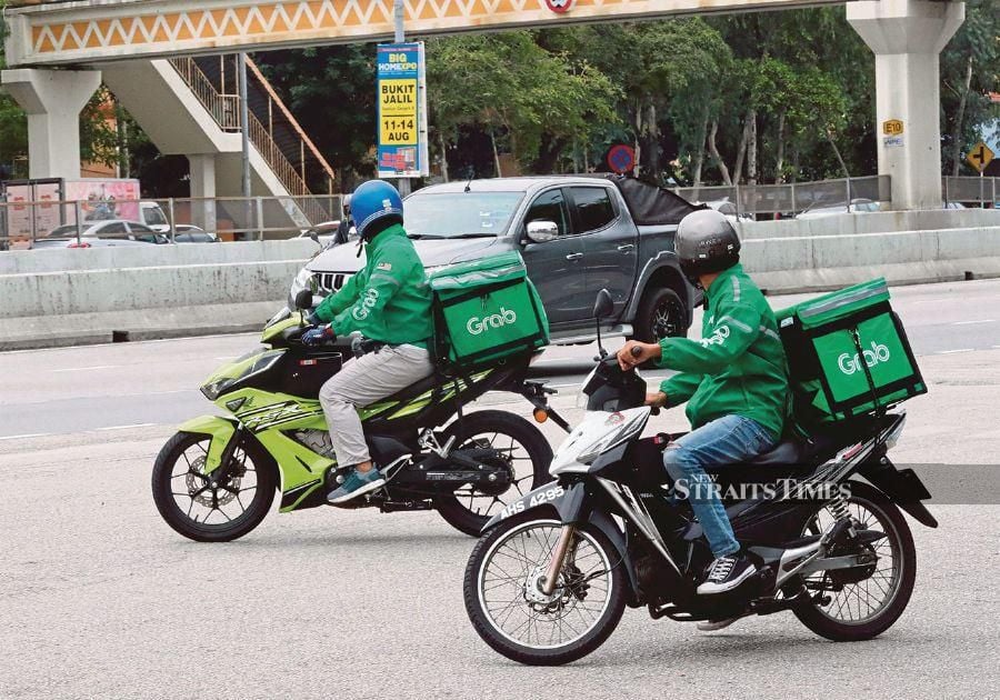 The Transport Ministry will ask Grab Malaysia to explain the declining payment rates for delivery riders. - NSTP file pic