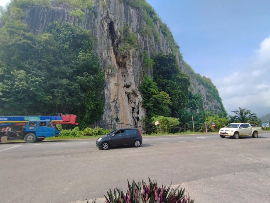 Gua Musang town is expected to attract many outsiders during the upcoming Nenggiri by-election and hotels in town are already almost fully booked. Pic courtesy of readers