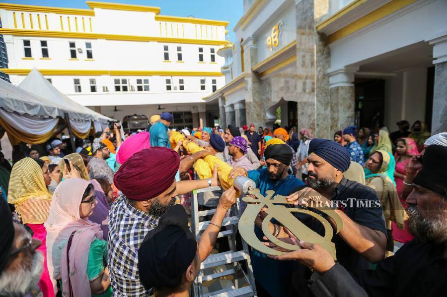More than 1,000 people are expected at the Vaisakhi celebration at the Gurdwara Sahib Sentul tomorrow after the Malaysian Sikh community ushered in the new year today. - NSTP file pic