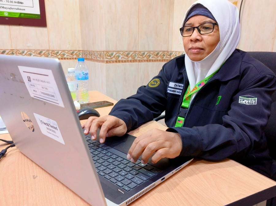MAKKAH: Tabung Haji (TH) haj facilitator Ustazah Zaimah Mohd Zain explained that a woman who understands that menstruation is a divine gift would accept it and know that it does not hinder their worship nor prevent them from earning other rewards and achieving a mabrur (accepted) haj. — BERNAMA