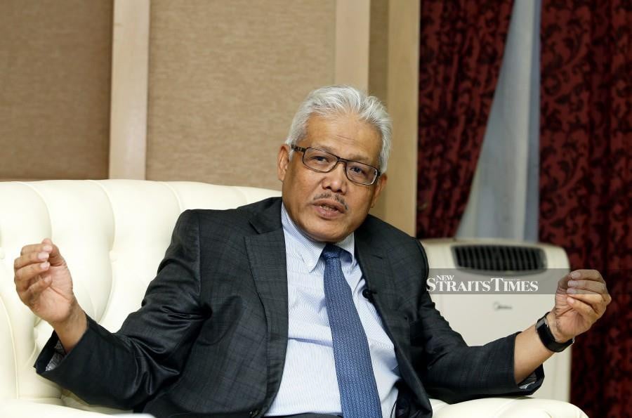Opposition leader Datuk Seri Hamzah Zainuddin has lambasted the government for using its ‘majority’ power in changing the Dewan Rakyat proceedings according to its whims and fancies. - NSTP/MOHD FADLI HAMZAH