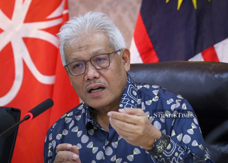 Bersatu secretary-general Datuk Seri Hamzah Zainuddin has demanded Ngeh to apologise for the remarks he made during a press conference following the incident.- NSTP/AZIAH AZMEE