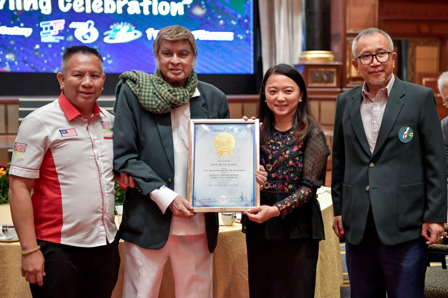 Youth and Sports Minister Hannah Yeoh (second from right) presenting the Malaysia Book of Records certificate to MBTC president Datuk Dr P S Nathan (second from left) at the MTBC anniversary dinner in Sunway Pyramid last night. - BERNAMA pic