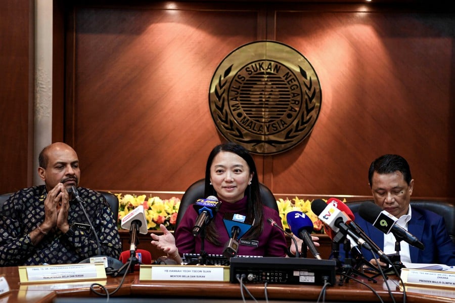 Sports Minister Hannah Yeoh said the Road To Gold (RTG) Committee had received an offer from a car company which wants to reward athletes who make the podium at the games. BERNAMA PIC