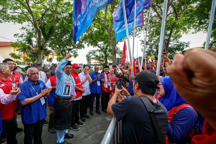The by-election for the Sungai Bakap state seat in Penang would see a straight fight between Pakatan Harapan’s Dr Joohari Ariffin and Perikatan Nasional’s Abidin Ismail. BERNAMA PIC