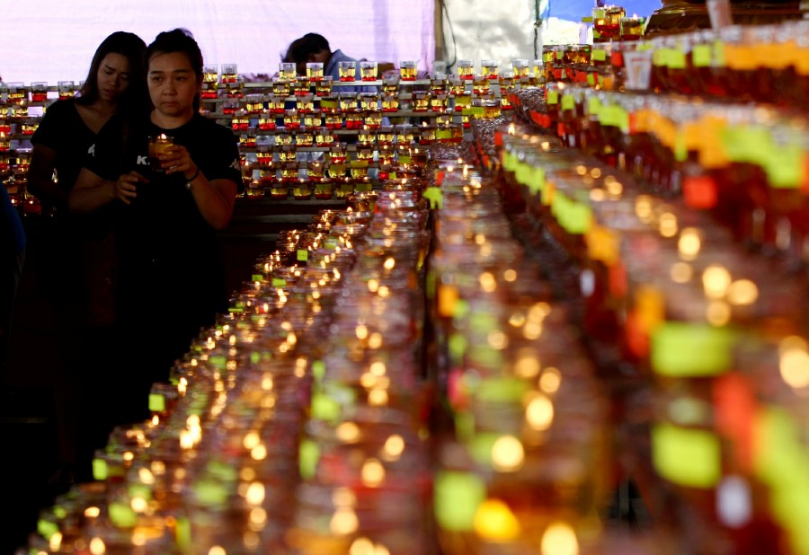 Lighting candles, chanting sutras: Msian Buddhists ...