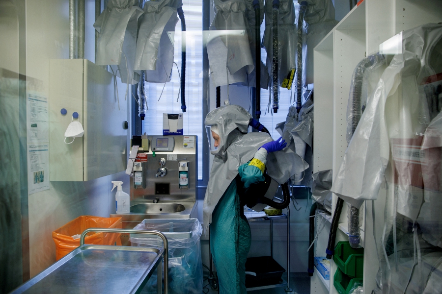 FILE PHOTO: A biologist at the French-Austrian biotech firm Valneva prepares in a double door system before entering a laboratory to work on an inactivated whole-virus vaccine against COVID-19 in Vienna, Austria, December 16, 2021. (Photo by REUTERS/Lisi Niesner/File Photo) 