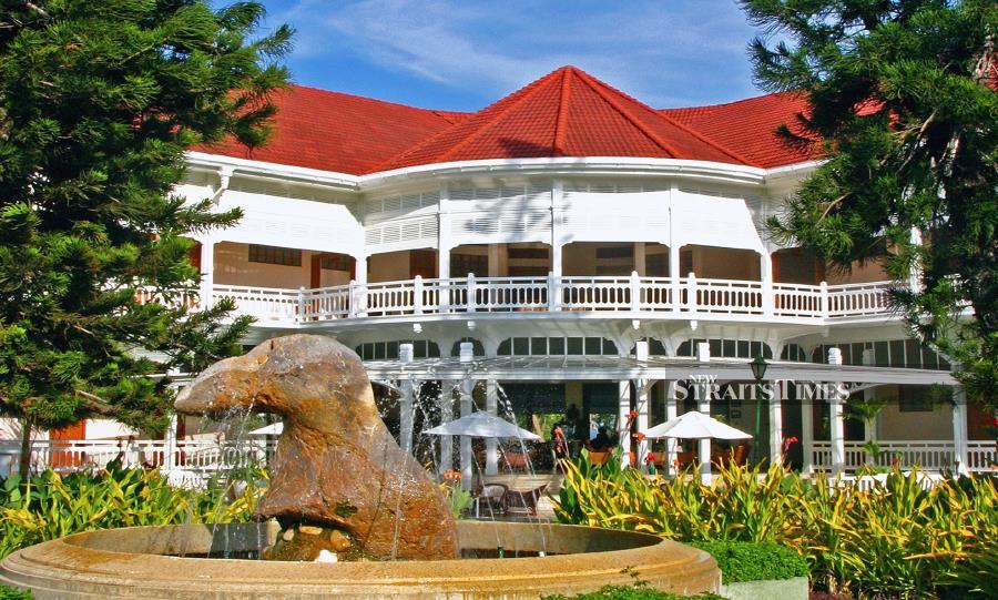 This seaside retreat in the Thai holiday resort of Hua Hin is not as well-known as other regional heritage hotels but is, by no means, less grand. The historic property, dating back to the 1920s, was developed during an era of rapid regional rail expansion, and the then-king was a rail enthusiast who had been given a rail set by Queen Victoria. When the railway reached the idyllic fishing village of Hua Hin, a decision was made to establish the imaginatively named Railway Hotel. Over the years, the hotel, now managed by Centara, has witnessed additions and renovations but still preserving its architectural integrity and the grounds, with their botanical topiary, encourage guests to take a turn around the gardens. Elegant afternoon teas are served in The Museum, with Suan Bua offering modern Thai cuisine. 