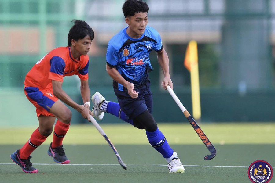SSTMI (in blue) in action against MBPJ in Sunday's MJHL match at Education Ministry Turf, KL today. PIC FROM MHC